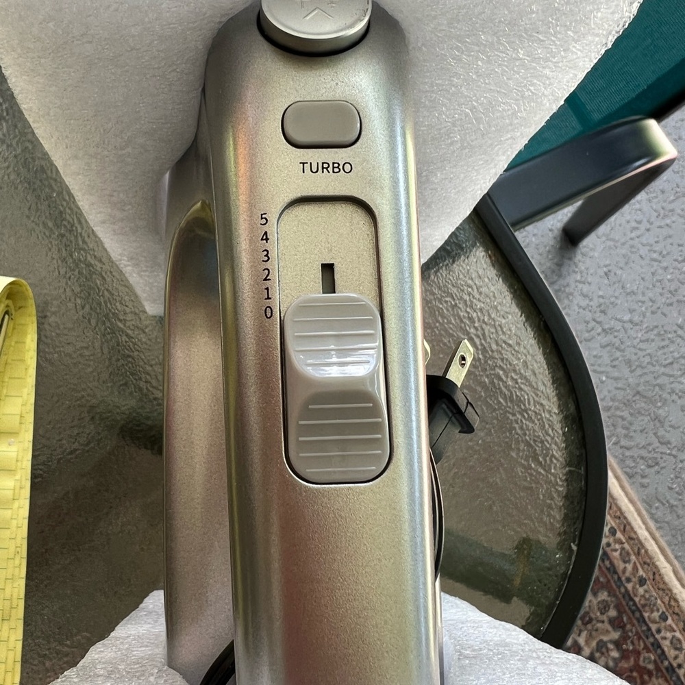 Hand Mixer - Picture 6 of 7